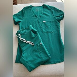 Figs Green Scrub Set